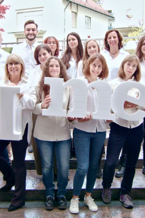 Equipo de HELMECA en una fotografía de grupo