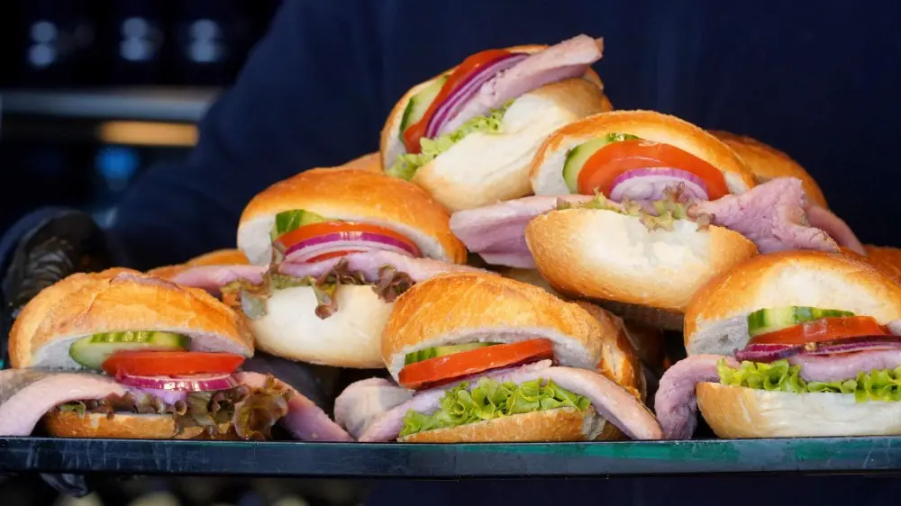 Fischbrotchen una de las comidas más típicas de Alemania